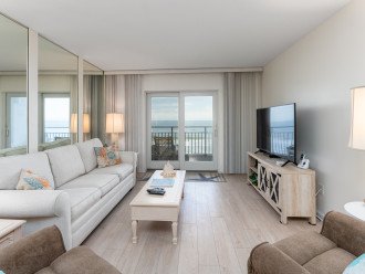 Direct Oceanfront Living Room