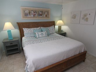 Comfy King Bed and fresh new linens!