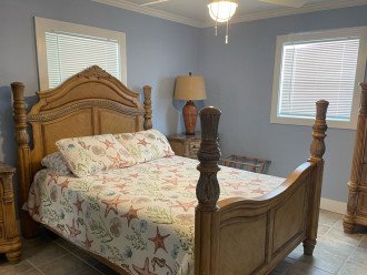 Master Bedrrom with queen size bed