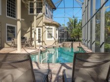 ***Hideaway Coach House with huge pool area, hot tub, privacy, 3BR, 3,5BR***
