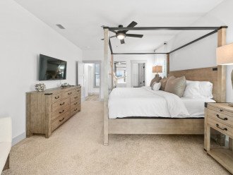Master Suite w/ King Bed