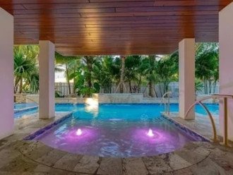 Luxurious Getaway/Walk to Beach/Heated Pool/Roof top Deck #47