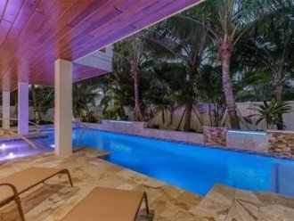 Luxurious Getaway/Walk to Beach/Heated Pool/Roof top Deck #49
