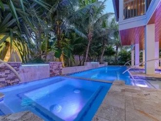 Luxurious Getaway/Walk to Beach/Heated Pool/Roof top Deck #41