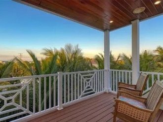 Luxurious Getaway/Walk to Beach/Heated Pool/Roof top Deck #39
