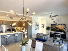 Beautiful modern condo minutes from the beach
