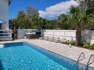 SeaBlue Cottage- Heated Pool-Hot Tub-, 6 person Golf Cart- Beach Service Set up #1