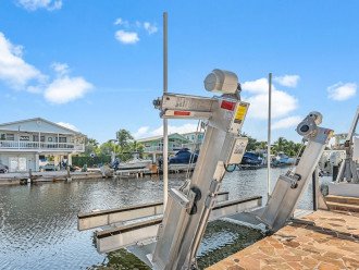 Tavernier Keys w/70’ Dock & Lift for Boat! 3/2.5