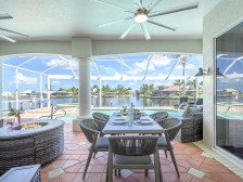 Palm Pointe - with Pool Table Spa and Fireplace