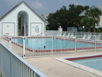 4 Pools, Hot Tub, Clubhouse