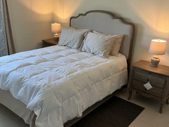 Guest bedroom #1- Queen bed
