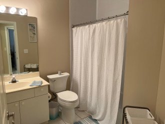 guest bathroom with shower/tub