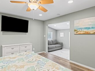 Master suite with a king bed and an en-suite bathroom.