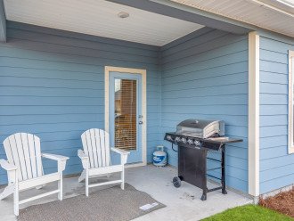 Backyard Patio with Propane Grill Available for use!