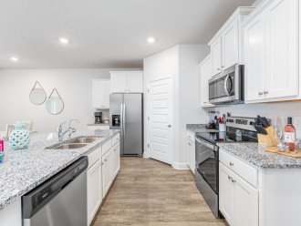 Kitchen: all major appliances available