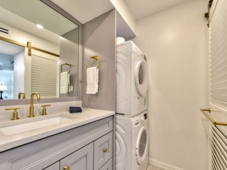 Bathroom with shower/tub combo and laundry