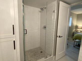Queen bedroom shower