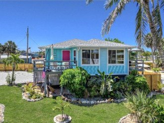 Fort Myers Beach Is Open! Charming Mid - Island Beach Home, FREE Bikes #1