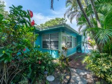 Paradise Cottage Style Home with POOL - Great Winter Rental