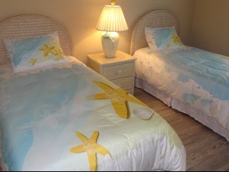 Guest Bedroom 1 - 2 Twin Beds
