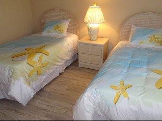 Guest Bedroom 1 - 2 Twin Beds