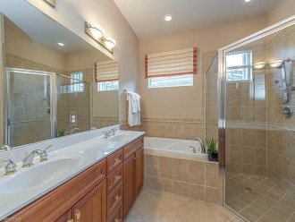 Master Bathroom - Double Vanity / Walk In Shower / Tub