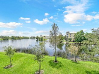 Stunning Townhome close to Healthpark Medical center (walking distance) on lake #23