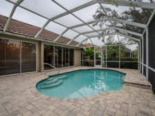 Beautiful 4 bedroom / 2bathroom house with private pool!