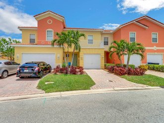 NEW LISTING! Gorgeous Townhome in S. Fort Myers Gated Community! Close to #9