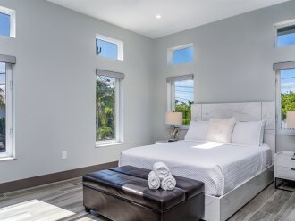 1st level bedroom 3 with Queen size bed and smart TV.