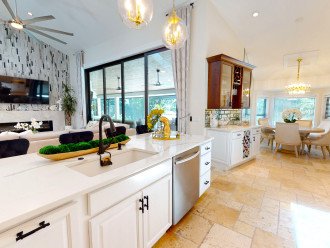 Luxury Waterfront Pool home only minutes away from the Beach in Naples Florida #16