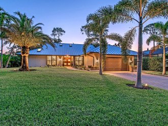 Luxury Waterfront Pool home only minutes away from the Beach in Naples Florida #5