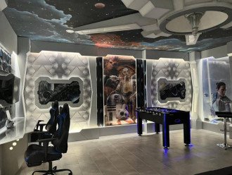 Different lighting effects with the Star Wars Game Room