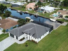 The New House on York! A beautiful, fun, Gulf access home w / 3 masters