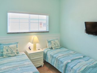 Bedroom 3 / Twin XL Beds