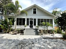 Renovated 1920 Craftman - Half mile Stroll to Historic DT – Beaches 3