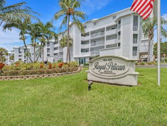 Beautiful 2 - Story South End, Canal Front Condo! Minutes to Beach! 2 Community #25