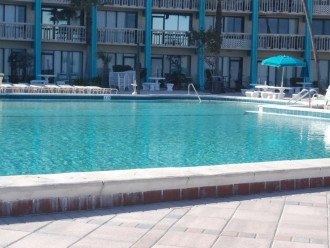Hawaiian Inn Resort - Pools are Closed