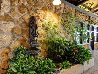 Hawaiian Inn Resort - Poolside Room