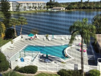Lovely 2 bed/2bath condo overlooking the pool and lake in Lake Bayshore #1