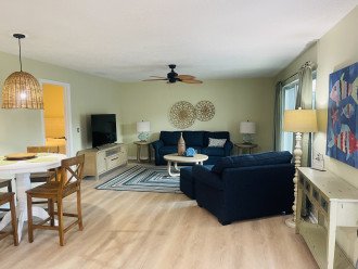 Poolside Paradise: Newly Renovated Units!Just a stroll from Downtown Cape Coral! #20