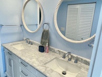 Dual vanity sinks (bathroom 1)
