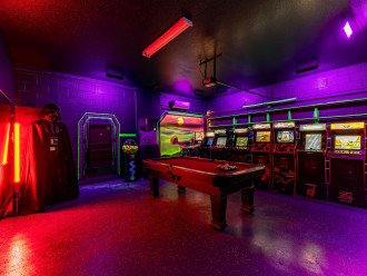 Private Pool• Escape Room• Game Room• Popcorn Bar #45