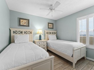 Guest Bedroom with 2 Twin Beds