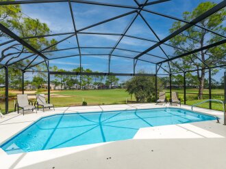 FREE POOL HEAT Large Villa sleeps 8 . 3 full bath, 2 Master suites,2 lounges.