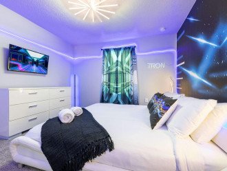 Tron bedroom with a King Bed