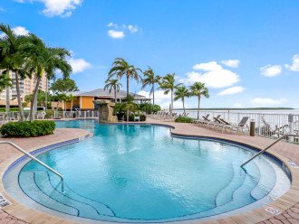 Sweeping 9th Floor Bay & Gulf Views! Gorgeous Waterfront Pool! Free Parking #23