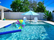 The Blue Crab Cottage - Brand New Pool, Southern Exposure, Walk to Beach!