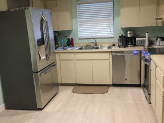 Well equipped kitchen - new stainless steel appliances