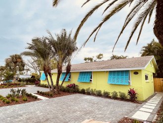 WATERFRONT, DOLPHINS, Semi Private Madeira Beach Johns Pass OASIS side B #22